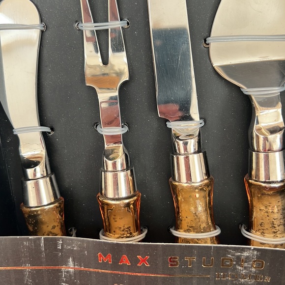 Max Studio Home set of cheese knives speakers - New in box - Picture 6 of 16